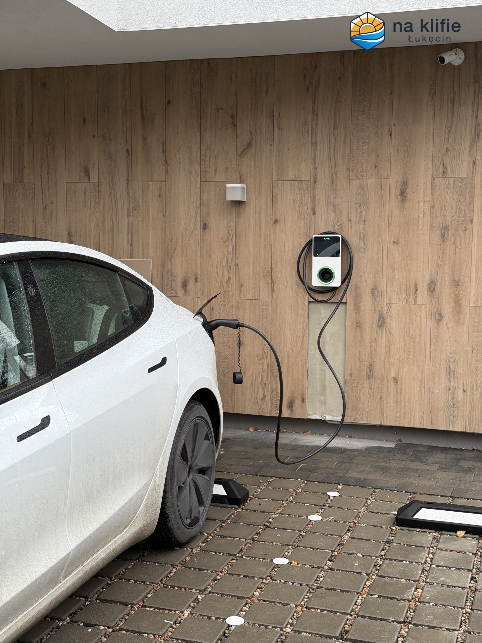 Private EV charging station at Apartament na Klifie